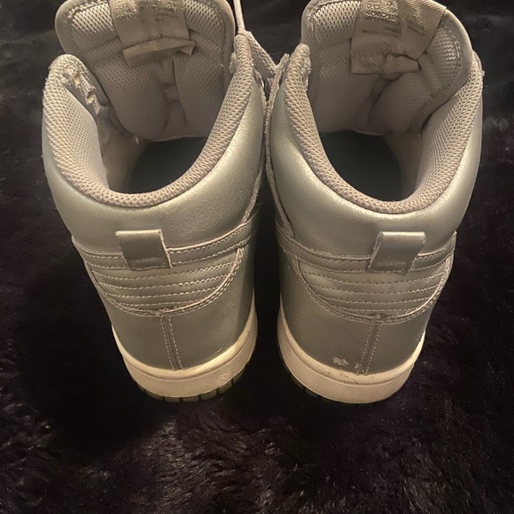 Silver nike dunks - Picture 3 of 4